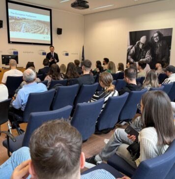 Victor Negrescu a primit la Parlamentul European vizita a aproximativ 30 de tineri bursieri din mediul rural, veniți prin programul Erasmus Village: Sunt tineri curioși, implicați, dornici să înțeleagă cum funcționează instituțiile europene și cum își pot face vocea auzită la Bruxelles