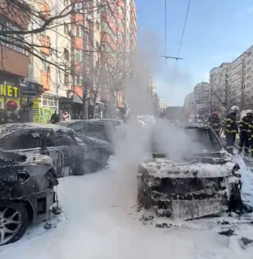 FOTO/ Incendiu pe Calea Moşilor din Capitală. Cinci mașini au luat foc