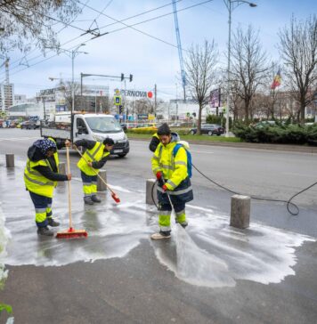 A început campania de curățenie de primăvară, în Sectorul 6