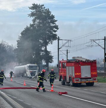 Scurgeri de acid sulfuric dintr-o cisternă aflată pe DN 1, la Comarnic/ Populația, avertizată prin mesaj RO-ALERT
