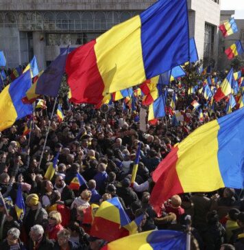 Sute de mii de români au cerut plecarea „puterii ilegitime” de la Palatul Victoria
