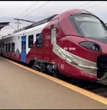 Tren atacat cu pietre în zona Chitila/ Mai multe trenuri pe ruta București – Brașov vor fi anulate