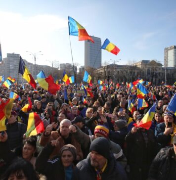 Români din întreaga ţară şi din Diaspora se îndreaptă spre Bucureşti, la protest
