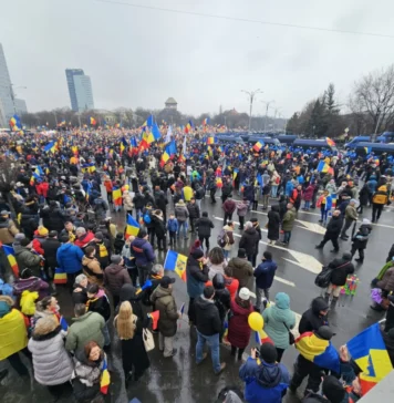 Călin Georgescu: „Să fim uniți și vom reuși să ne luăm țara înapoi. România este a noastră! Libertate! Nu putem fi înfrânți niciodată pentru că luptăm și credem în Dumnezeu!”