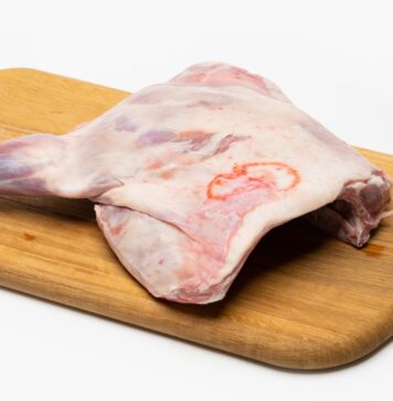 ANSVSA: Peste o tonă de carne de miel, fără acte, oprită la intrarea în București