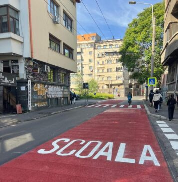 Elevii se întorc luni la cursuri