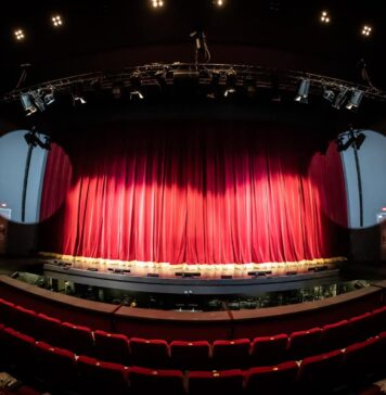 Reprezentațiile teatrelor bucureștene vor fi precedate, sâmbătă, de momente de reculegere în semn de omagiu față de Papa Francisc