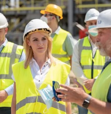 Gabriela Firea: Capitala are un buget pentru oameni, cu soluții realiste pentru o viața decentă. Proiectele sociale nu sunt pomeni, așa cum greșit – și în mare dispreț! – le prezintă unii aflați efemer în funcții publice