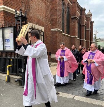 Arhiepiscopia Romano-Catolică: Procesiunea de Florii – duminică, pe străzile Capitalei