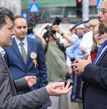 Cristian Popescu Piedone, atac la Nicusor Dan: Eşti o loază mincinoasă. Ți-aș aduce la prânz o ciorbă din ingredientele pe care le descopăr cu mucegai prin breasla despre care, electoral, minți… cum îți este obiceiul! De ziua ta, ți-aș găti carne putredă!