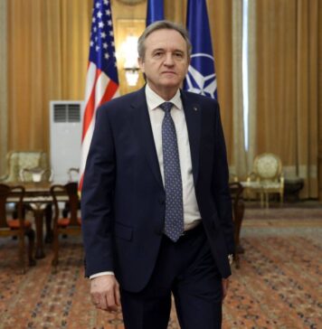 Mihai Weber, președintele comisiei de apărare, din delegaţia parlamentară a României la dejunul oficial oferit de Preşedintele Camerei Deputaţilor în onoarea unei delegaţii bipartizane din Congresul SUA: Parteneriatul Strategic cu SUA rămâne unul dintre cei trei piloni ai politicii externe a României