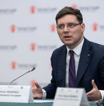 Victor Negrescu (PSD): Copiii ai căror părinți sunt plecați la muncă în străinătate trăiesc, adesea în tăcere, o dramă invizibilă