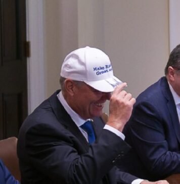 Relu Fenechiu: „Trimiteți-l pe Iohannis emisar la Washington!”