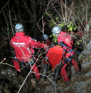 Mountain rescuers recover two Ukrainian citizens from Maramuresului mountains