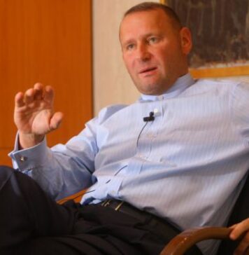 Viorel Cataramă: PNL s-a transformat din partid conservator în partid progresist; liberalii adevăraţi nu vor vota cu candidatul neomarxist Nicuşor Dan