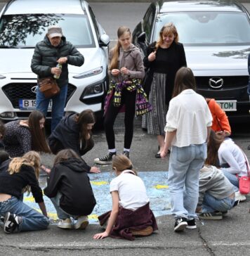 Copiii din Sectorul 1 au celebrat Ziua Europei prin prezentări în limbile statelor membre și desene pe asfalt