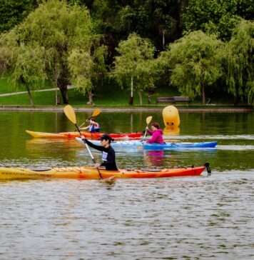 Lacul Titan găzduiește Kayak Challenge și sesiuni gratuite de inițiere în caiac, în cadrul Zilelor Sectorului 3