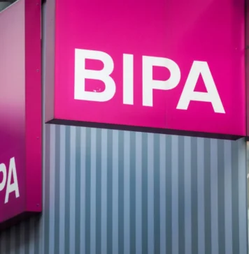 Germanii de la REWE aduc în România drogeriile BIPA