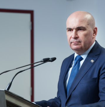 Bolojan, după ce a votat: E o perioadă complicată, iar vremurile liniștite au apus