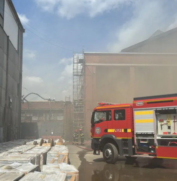 Hală în flăcări în Sectorul 3 din Capitală. Intervin 10 autospeciale ale pompierilor