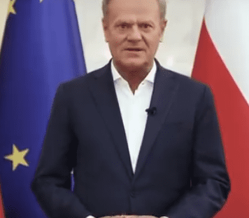 Tusk, mesaj de susţinere pentru Nicuşor Dan, în limba română: Românii să apere democrația cum a apărat Duckadam la Sevilla