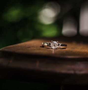 Bijuterii furate de pe mâna unei persoane decedate, din capela unei biserici din Sectorul 5. Un bărbat de 40 de ani a fost reținut