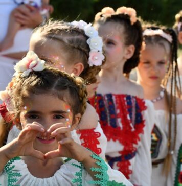 Programul West Side Flower Fest – Trei zile de concerte, ateliere, teatru, la cel mai mare festival de flori din România