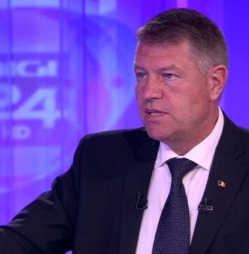 „Deontologii care azi se smiorcăie de mama focului că Simion nu participă la dezbaterile lor, sunt aceiaşi deontologi care au girat abominaţia jurnalistică de acum 5 ani când s-au făcut preş în faţa lui Ioahnnis!”, sspune jurnalistul Ionuţ Cristache