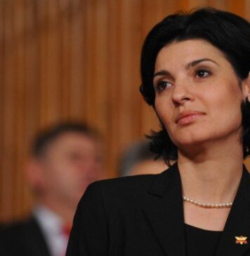 Lavinia Şandru, la ieşirea de la urne: Am votat împotriva celor care i-au obligat pe românii noştri din diaspora să plece departe de casă