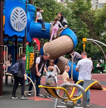 Primăria Sectorului 6 face apel la părinți: Locurile de joacă sunt pentru joacă, nu pentru escaladări periculoase!