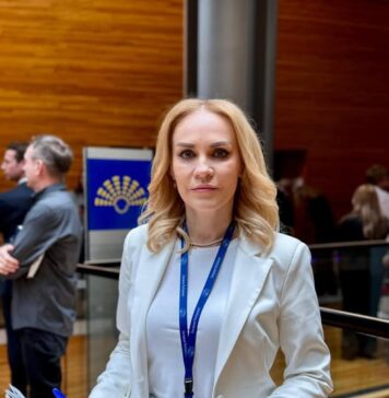 Gabriela Firea: Două femei ucise în mai puțin de o lună. Una împușcată, cealaltă lovită cu toporul. Cine mai îndrăznește acum să spună că „nu este momentul” să discutăm despre mai multe măsuri de protecție în timp real?