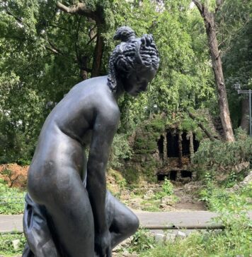 Nimfa din Cișmigiu s-a întors acasă: Statuia a fost restaurată și fântânile repornite / FOTO