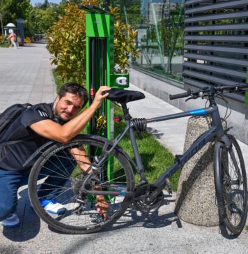 Noi stații de reparat biciclete, deschise în Sectorul 6 de primărie