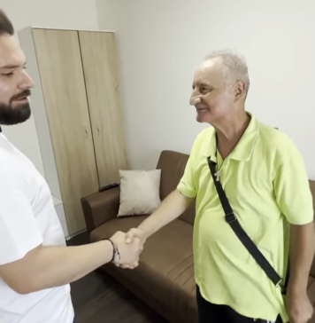 VIDEO/ Apartament insalubru din Sectorul 5, igienizat și reamenajat în mai puțin de o săptămână – un efort comun al administrației și voluntarilor
