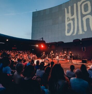 Vară pe acoperișul TNB: Teatru sub cerul liber