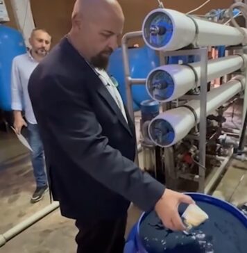 Cristian Popescu Piedone, șeful ANPC, controale la o firmă care prestează servicii de îmbuteliere apă plată de izvor: Amenzi de 20.000 de lei și oprirea temporară a activității