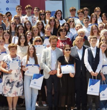 Zeci de elevi olimpici din Republica Moldova, premiați pentru al patrulea an consecutiv de Departamentul pentru Relația cu Republica Moldova
