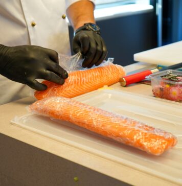 Glovo – România a devenit lider regional la cererea de sushi/ Un bucureștean a comandat peste 400 de porții într-un an