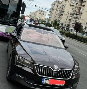 Troleibuz din Cluj, blocat de un șofer din Ilfov plecat la cumpărături: „Când s-a întors la mașină mi-a făcut semn ca puteam face stația mai încolo”