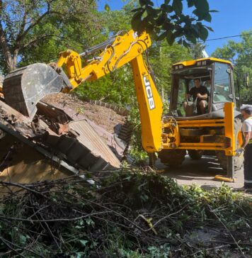 Primăria Sectorului 1 al Capitalei a început demolarea construcţiilor ilegale de pe domeniul public/ Unde a avut loc prima intervenție