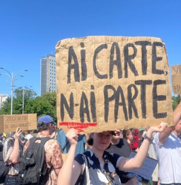 Guvernul Bolojan, al regimului olimpicului Nicuşor Dan, taie bursele pentru olimpici și bursele tehnologice; Studenţii protestează: „La Palat e sărbătoare, în cămine foame mare”