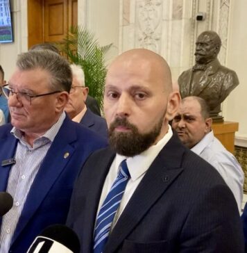 Avocatul Ioan Oltean și-a anunțat candidatura la primăria Capitalei, din partea Partidului România Noastră, alături de liderii PRN Gheorghe Funar și deputatul Dumitru Coarnă