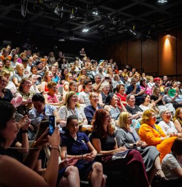 Cortina se ridică din nou: Estivalul de Teatru, ediția a doua, aduce publicul mai aproape de artiști