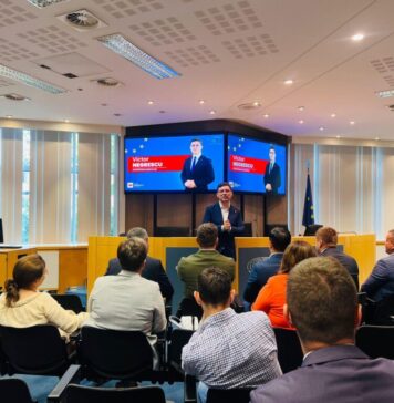 Victor Negrescu: Una dintre cele mai mari reușite rămâne organizația pe care am creat-o acum 18 ani – PES activists România. 10.000 de oameni care vor altceva. Care se implică în viața publică