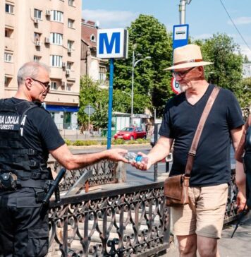 Primăria Capitalei distribuie apă potabilă pe perioada caniculei în puncte intens circulate din București