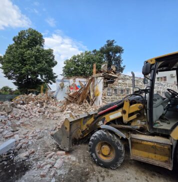 A început demolarea vechii grădinițe din satul ilfovean Brănești