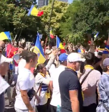 Momente tensionante, la protestul din fața Guvernului lui Bolojan. Agricultorii și transportatorii disperați, îmbrânceli cu jandarmii