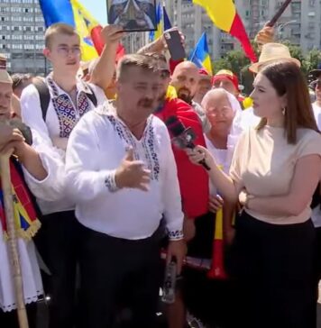 Apelul miilor de oamenilor care protestează în Piața Victoriei: „Frați români, nu mai dormiți! Poporul suferă”