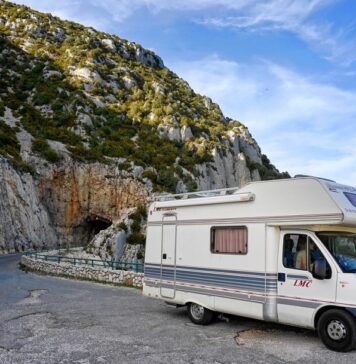 Românii au prins gustul concediilor cu autorulota, dar cererea a fost afectată de vreme și incertitudinile economice și politic