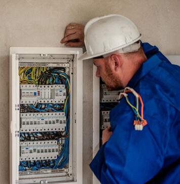 La ce trebuie să fii atent atunci când vrei să lucrezi ca electrician